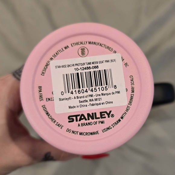 Stanley x Messi Quencher ProTour Flip Straw 40 oz Tumbler NWOB Black & Pink - Picture 5 of 9